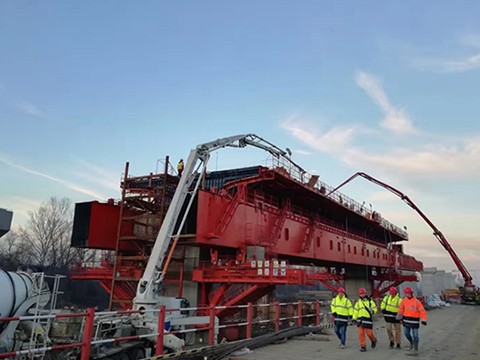 橋梁自(zì)行(xíng)式移動模架