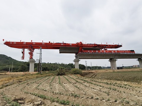 中鐵(tiě)廣州局1000t架橋機(jī)
